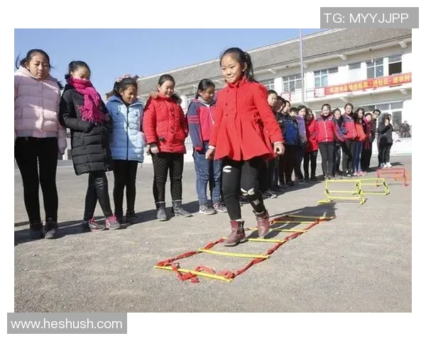 小孩子的足球鞋如何选择与搭配让孩子在球场上尽情展现活力与自信